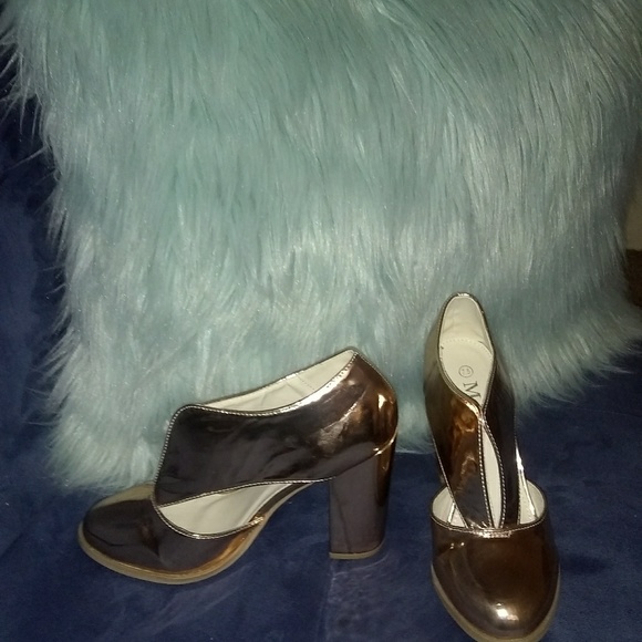 Woman's heels - Picture 1 of 2